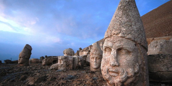 Статуи на горе Немрут-Даг