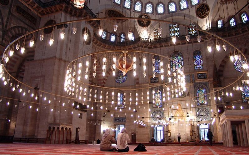 Интерьер Мечети Султана Сулеймана